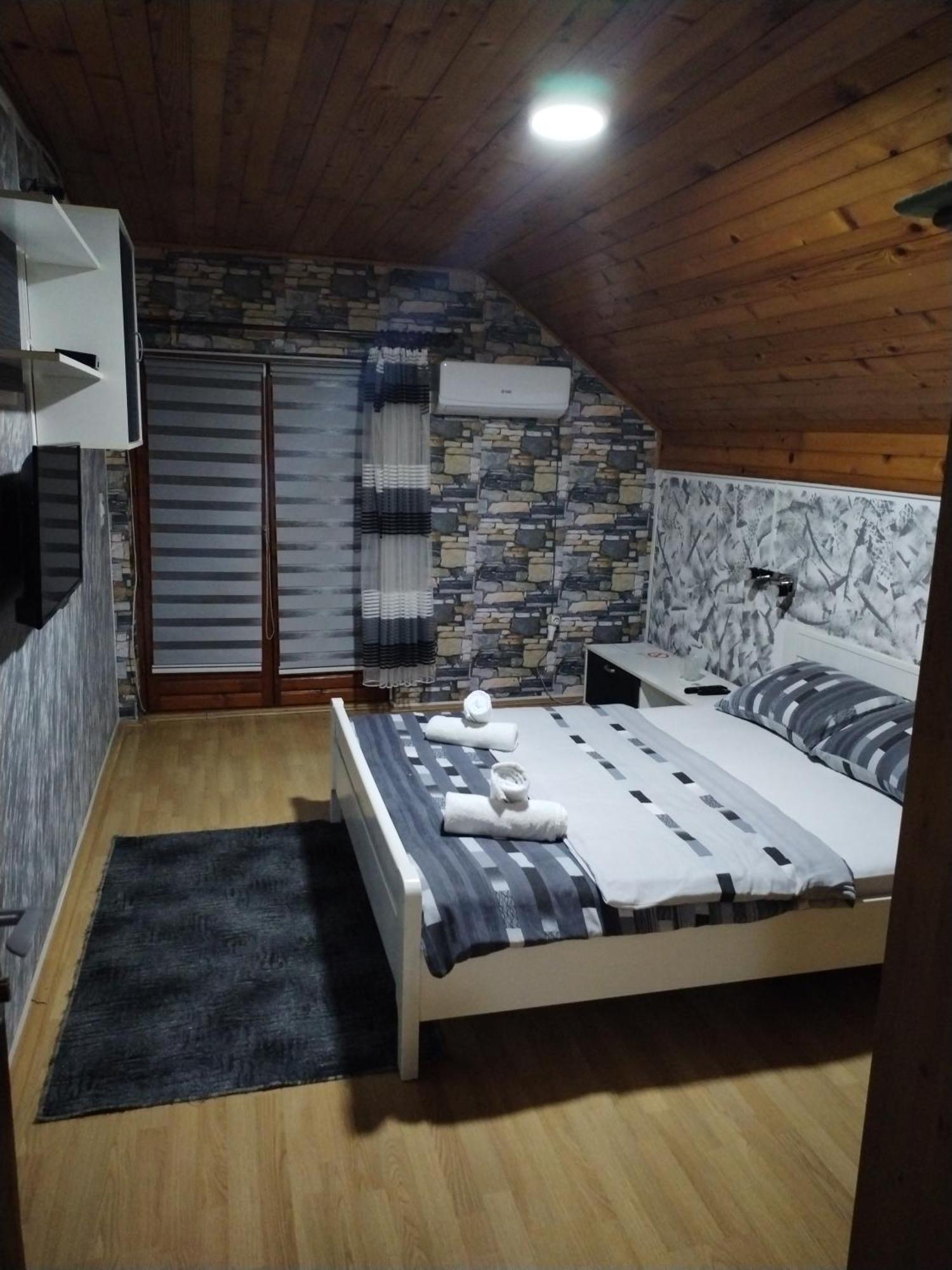 Sobe Lara Apartment Donji Milanovac Exterior photo